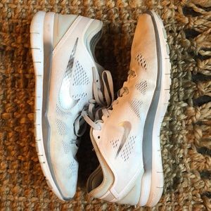 White Nike 5.0 running shoes